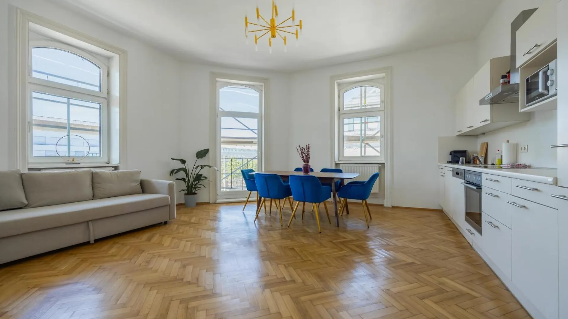 Stylish Vienna Apartment: Metro Access, And City Center All In One Апартаменты