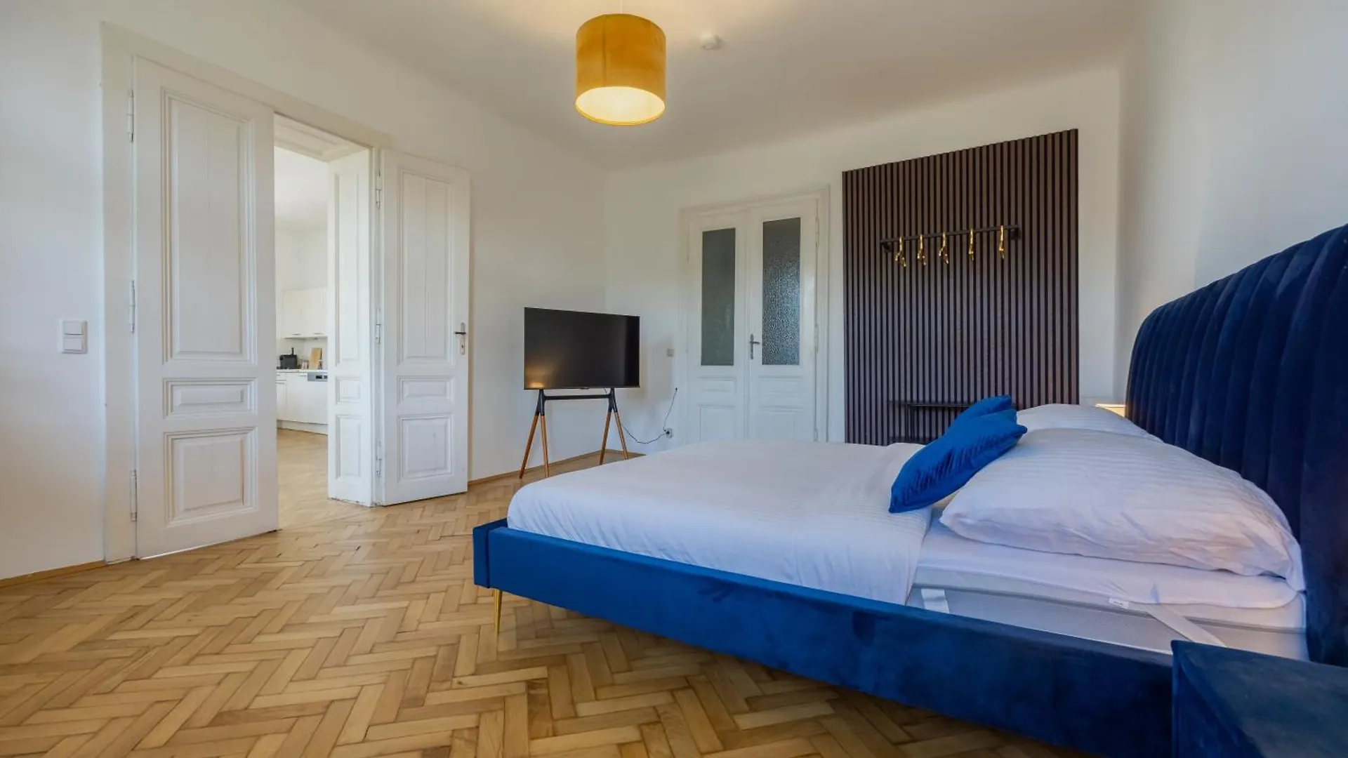 Апартаменты Stylish Vienna Apartment: Metro Access, And City Center All In One